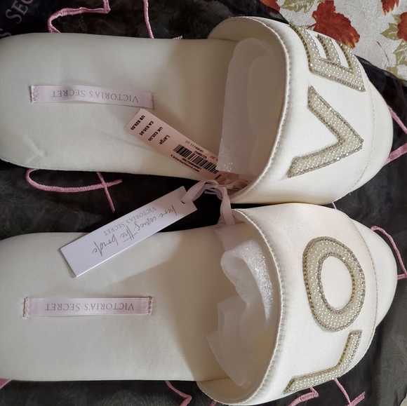 Slipers - Picture 2 of 5